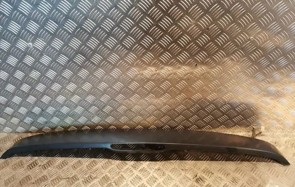 Tailgate/trunk spoiler
