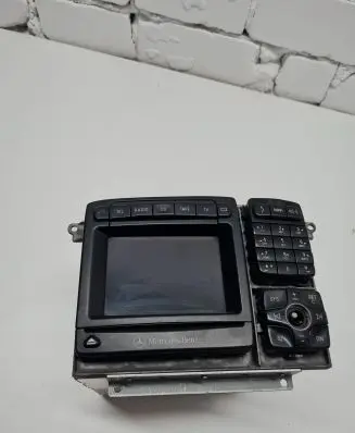 Radio/CD/DVD/GPS head unit