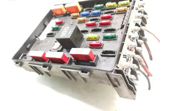 Volkswagen PASSAT B6 Fuse module 3C0937125