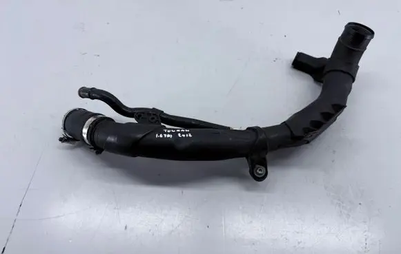 Volkswagen Touran II Intercooler hose/pipe 1K0145840AE