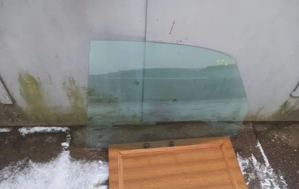 Audi A4 S4 B5 8D Rear door window glass 43R001190