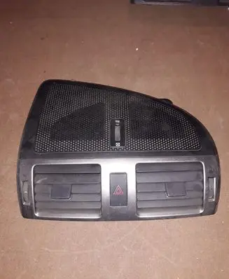 Toyota Avensis T270 Dash center air vent grill 5567005160