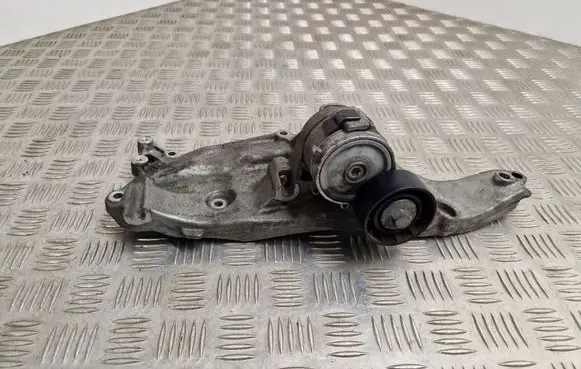 Ford Kuga II Generator/alternator bracket DS7Q8D611AG