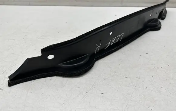 Nissan Leaf II (ZE1) Fender end trim 638215SH1A