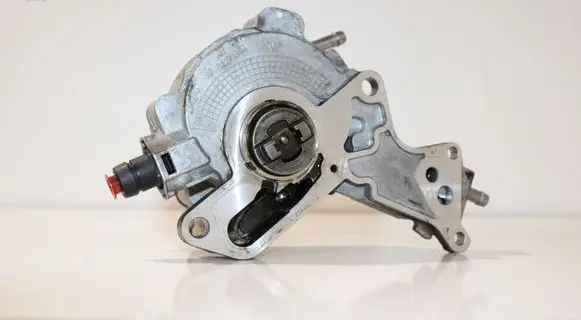 Skoda Fabia Mk2 (5J) Vacuum pump 038145209N