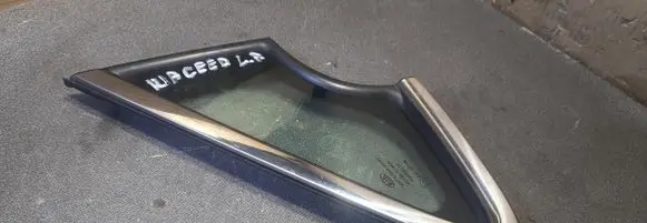 KIA Ceed Front triangle window/glass
