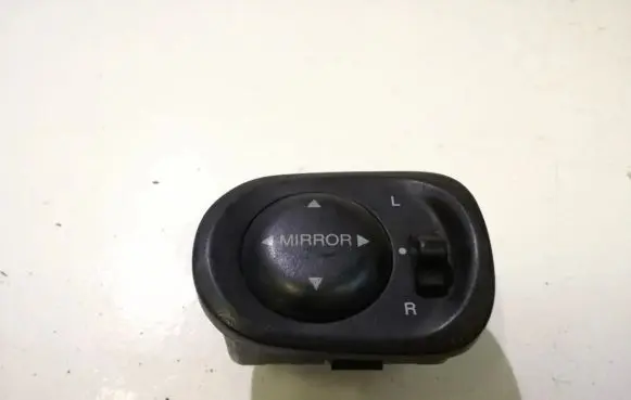Wing mirror switch