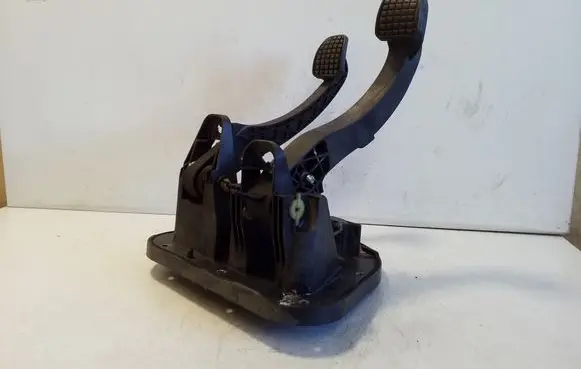 Iveco Daily 5th gen Pedal assembly 5801264939