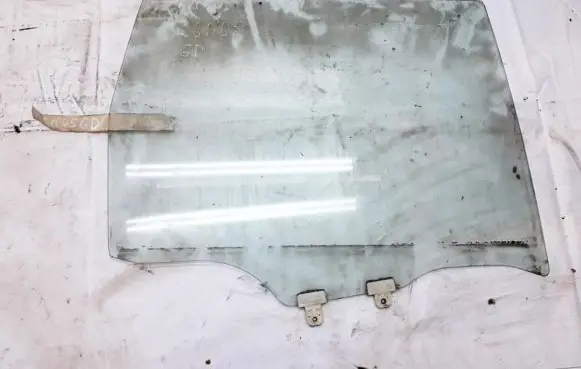 Nissan X-Trail T30 Rear door window glass
