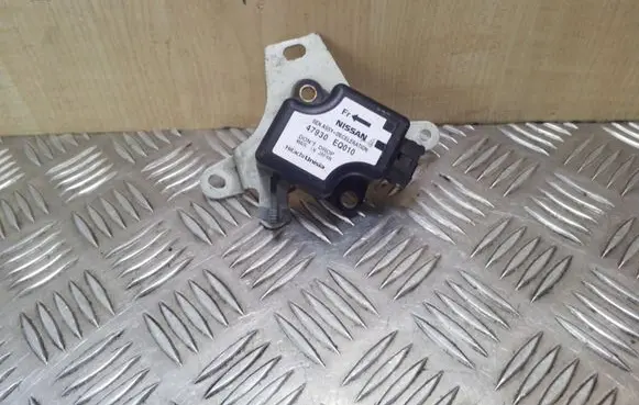 Nissan X-Trail T30 ESP acceleration yaw rate sensor 47930EQ010