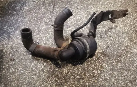 Volkswagen PASSAT B7 Electric auxiliary coolant/water pump 5N0965561A