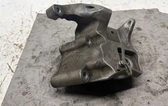 Volvo V60 Engine mounting bracket 31401633