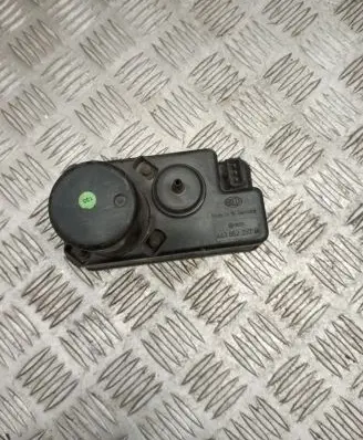 Audi 100 200 5000 C3 Central locking vacuum pump 443862257B