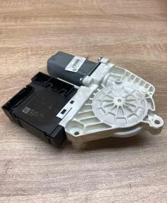 Volkswagen PASSAT B7 Front door window regulator motor 3C0959792C 3C8959702