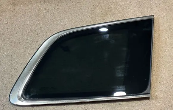 Volvo XC90 Rear side window 31442516