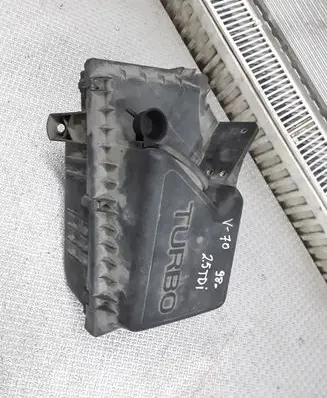 Volvo S70 V70 V70 XC Air filter box 9161886