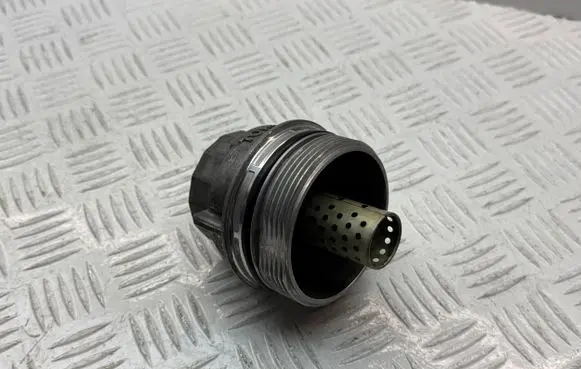 Toyota Avensis T250 Oil filter cover 156200R010