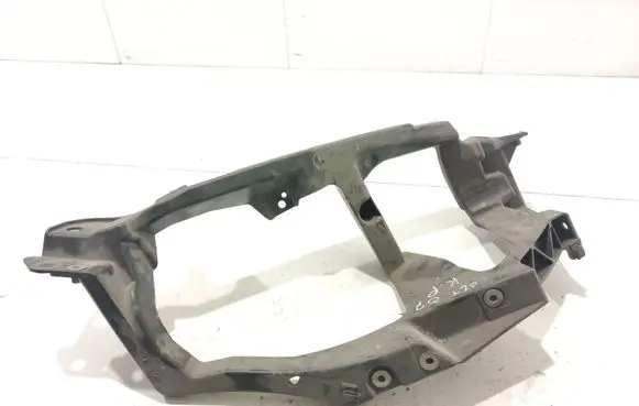 Headlight/headlamp mounting bracket