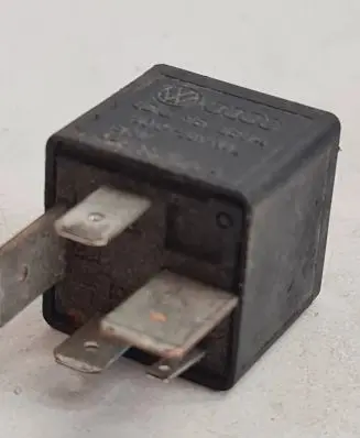 Volkswagen Golf V Other relay 3D0951253A PA66GF25 V23134B59X418