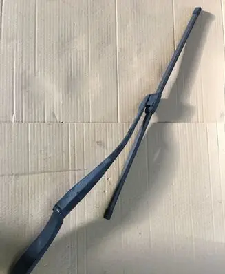 Front wiper blade arm