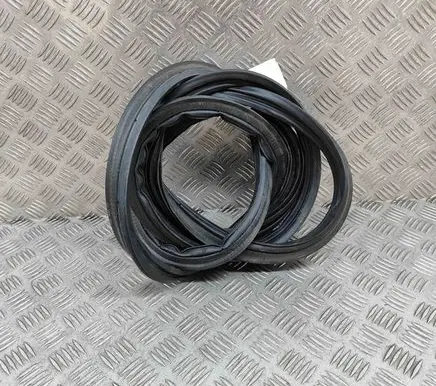 Trunk rubber seal (body)