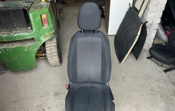 Peugeot 308 Front driver seat 