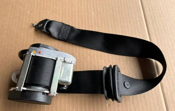 Rear seatbelt
