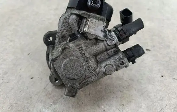 Volkswagen PASSAT B6 Fuel injection high pressure pump 