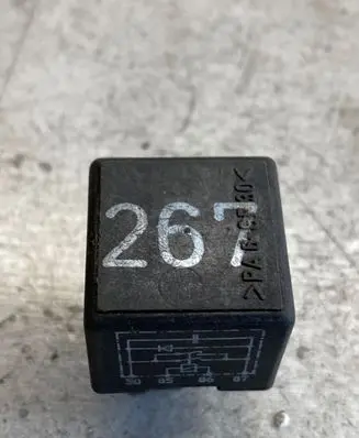 Volkswagen PASSAT B5.5 Other relay 443919578c