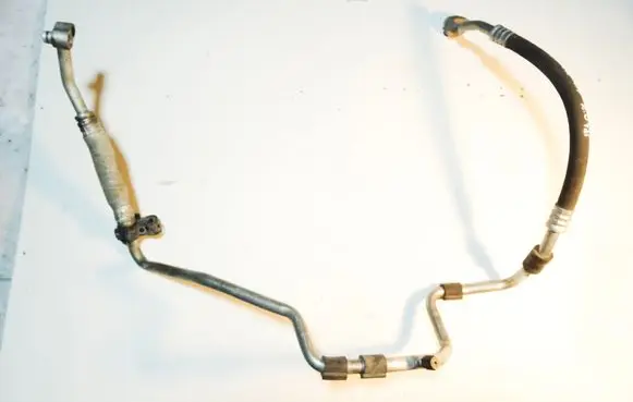 Volkswagen PASSAT B7 Engine coolant pipe/hose