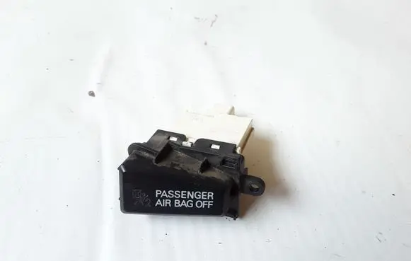 Mitsubishi Pajero Passenger airbag on/off switch R3311