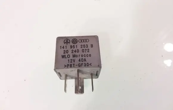 Volkswagen PASSAT B5 Other relay 141951253B
