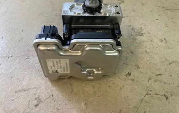Mercedes-Benz S W223 Master brake cylinder