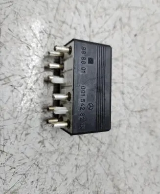Mercedes-Benz S W140 Coolant fan relay 0015428219 898601