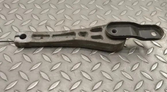 Audi Q3 8U Engine mount bracket 7N0199855A