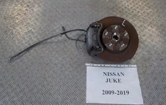 Nissan Juke I F15 Front wheel hub spindle knuckle