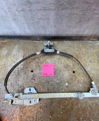 Volkswagen PASSAT B4 Rear door manual window regulator 