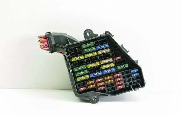 Audi A4 S4 B7 8E 8H Fuse module
