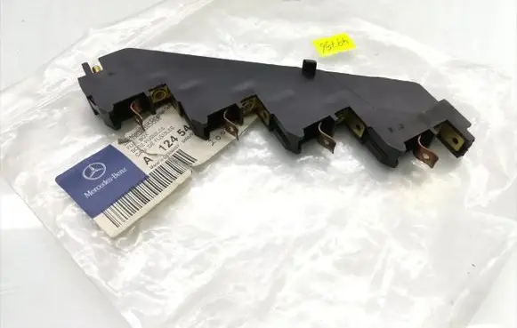 Mercedes-Benz E W124 Fuse module A1245400250