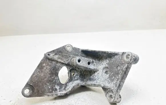 Nissan X-Trail T31 Engine mounting bracket