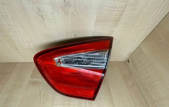 KIA Rio Tailgate rear/tail lights 924041W2