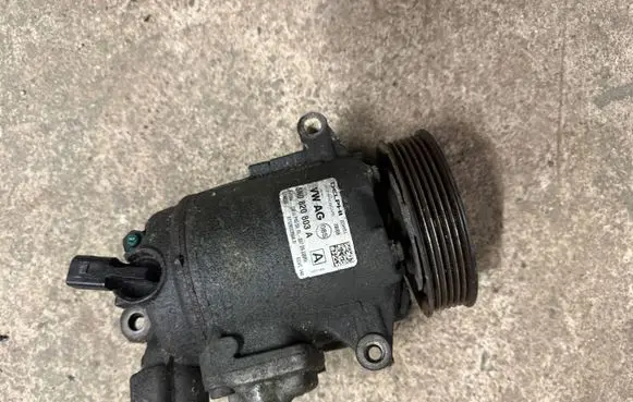 Volkswagen PASSAT B6 Air conditioning (A/C) compressor (pump) 5N0820803A