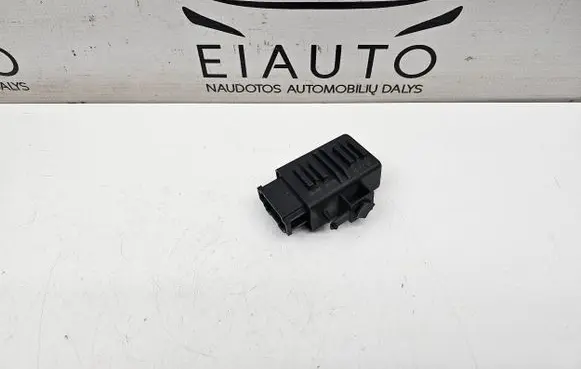 Volkswagen PASSAT B6 Seat heating relay 1K0959772