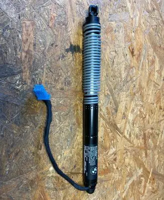 BMW 7 G11 G12 Tailgate strut 8499572