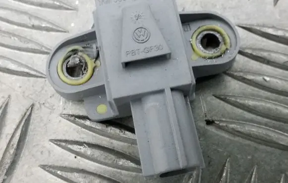 Volkswagen Golf VI Airbag deployment crash/impact sensor 1KM955557