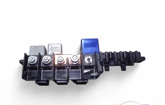 Volkswagen PASSAT B5.5 Fuse module 8L0941822A 141951253B 8D0951253