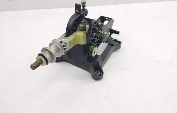Toyota Auris 150 Gear shifter/selector 112102102