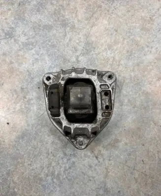 BMW 5 F10 F11 Engine mount bracket 6777371 22116777371