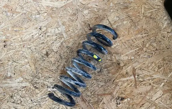 Mercedes-Benz C W203 Rear coil spring