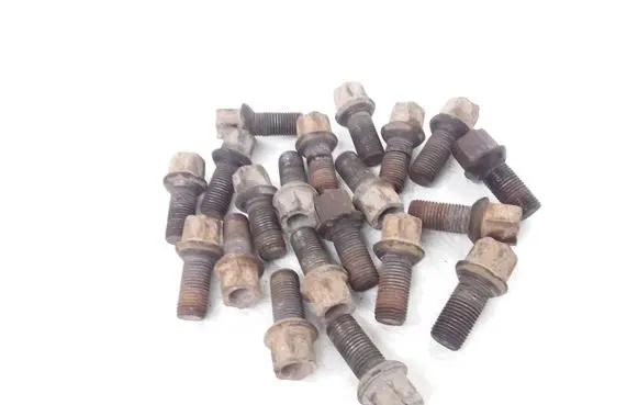 Volkswagen Touran I Nuts/bolts 